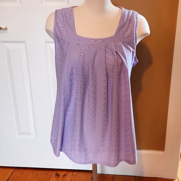 Beautiful lilac colored top - Picture 1 of 5